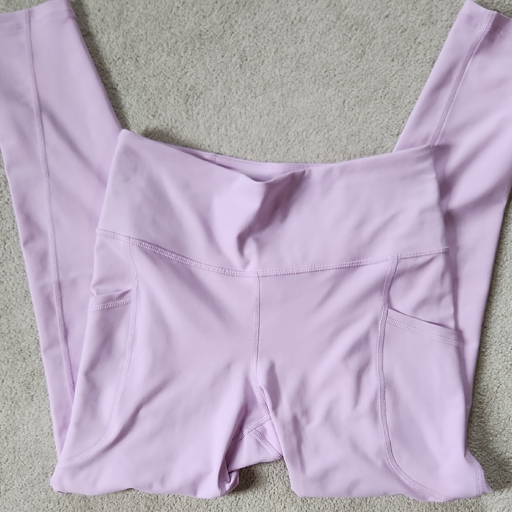 Old Navy Powersoft Go-Dry Lilac 7/8 inch Leggings - Medium